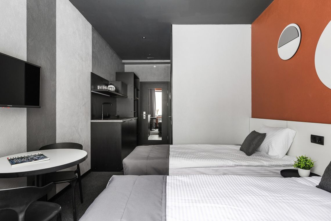 Улучшенный номер с двуспальной или двумя односпальными кроватями и мини-кухней